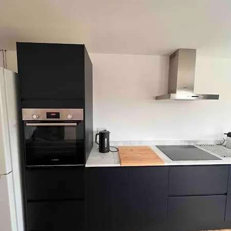 Quarto em Acomodações Particulares 3 Bedroom House With Off Street Parking
