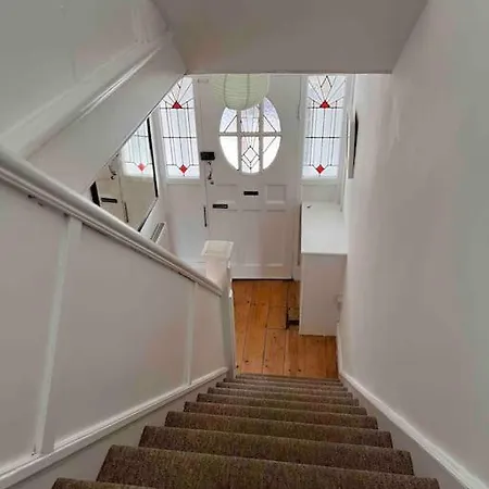 3 Bedroom House With Off Street Parking Бристоль